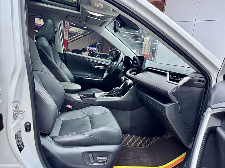 Фото 3 - Toyota Wildlander