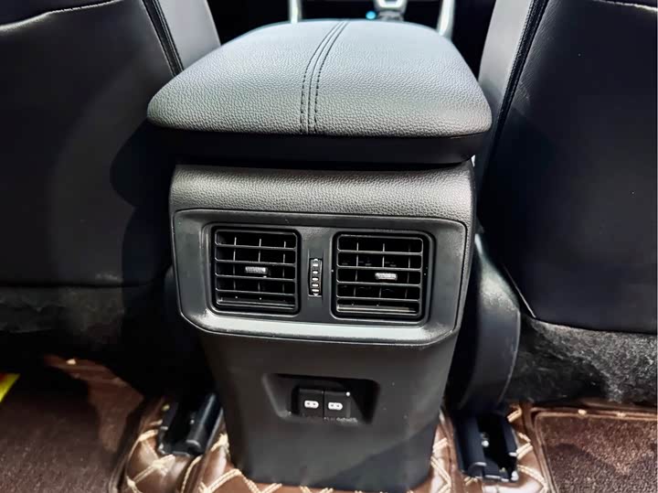 Фото 4 - Toyota Wildlander