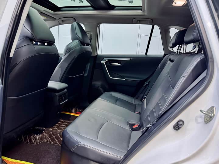 Фото 8 - Toyota Wildlander