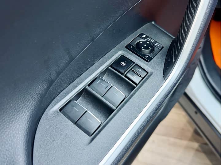 Фото 9 - Toyota Wildlander