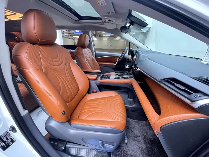 Фото 9 - Toyota Sienna