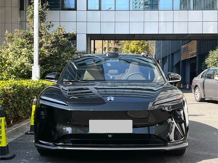 Фото 2 - Nio ET5T