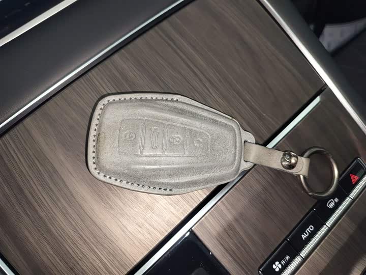 Фото 9 - Geely Monjaro