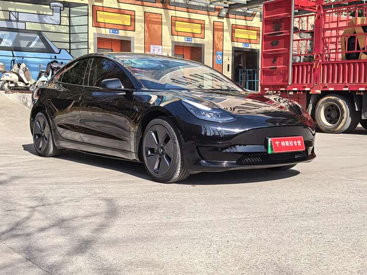 Фото 3 - Tesla Model 3