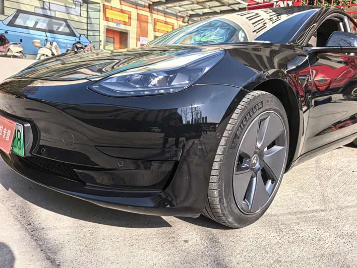 Фото 4 - Tesla Model 3