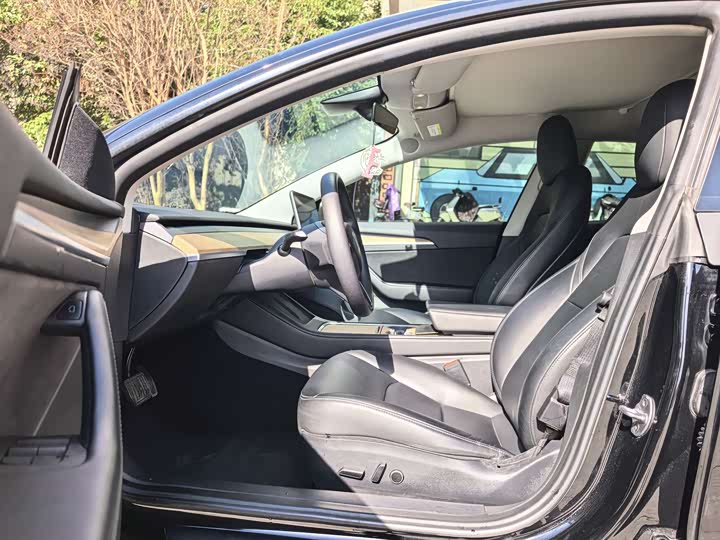 Фото 6 - Tesla Model 3