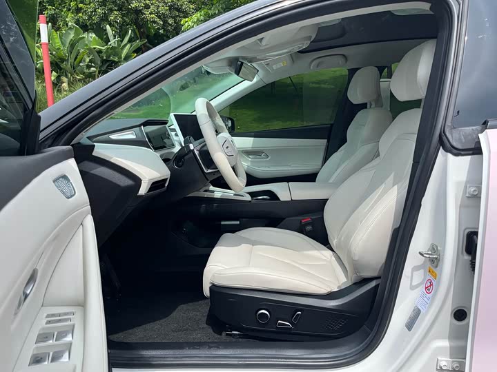 Фото 8 - Changan Deepal SL03