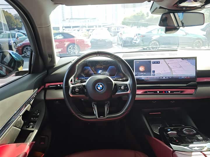 Фото 6 - BMW i5