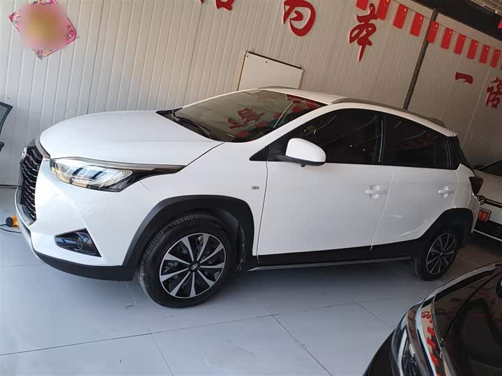 Фото 5 - Toyota Yaris L Hatchback