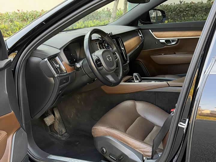 Фото 4 - Volvo S90