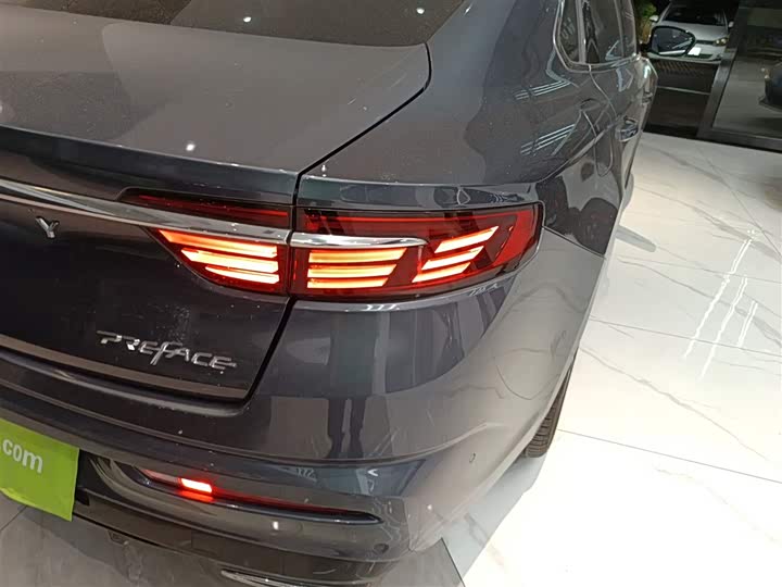 Фото 8 - Geely Preface