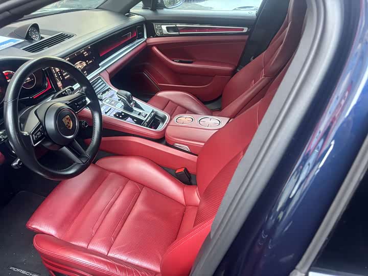 Фото 2 - Porsche Panamera