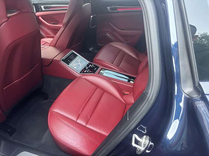 Фото 3 - Porsche Panamera