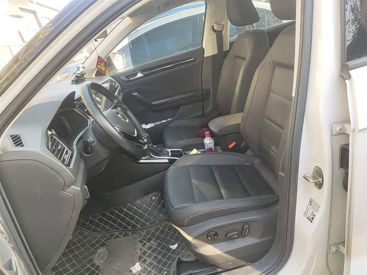 Фото 8 - Volkswagen T-Roc