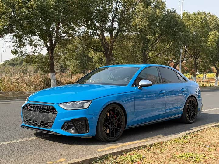 Фото 1 - Audi S4