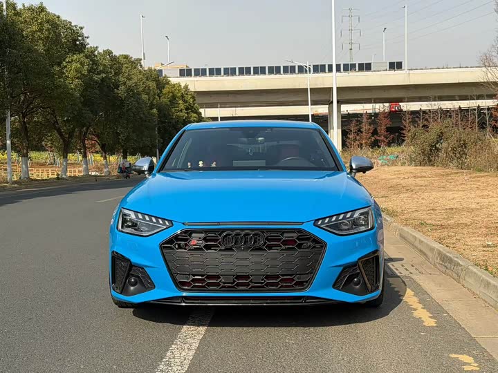 Фото 2 - Audi S4