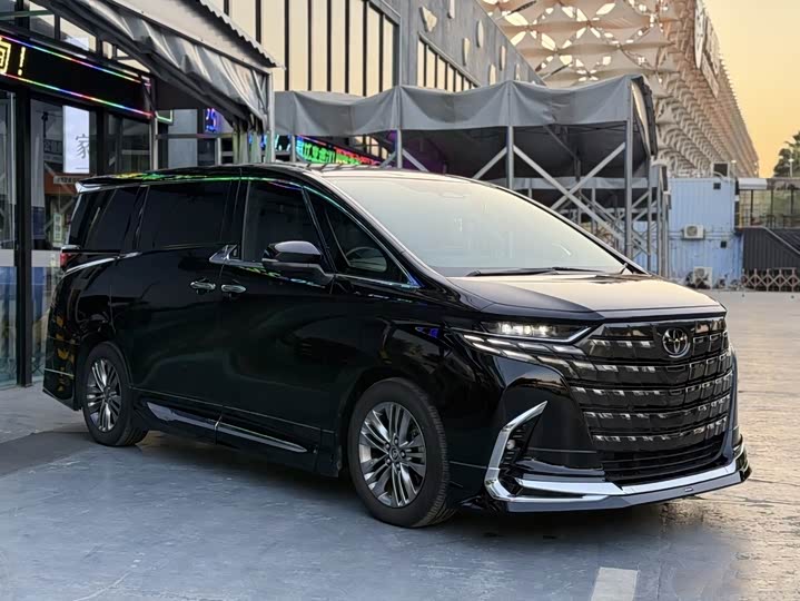 Фото 3 - Toyota Alphard
