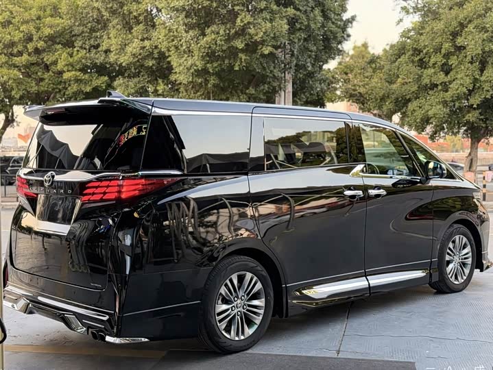 Фото 5 - Toyota Alphard