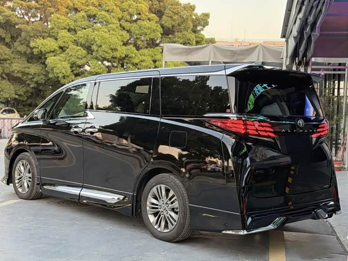 Фото 7 - Toyota Alphard