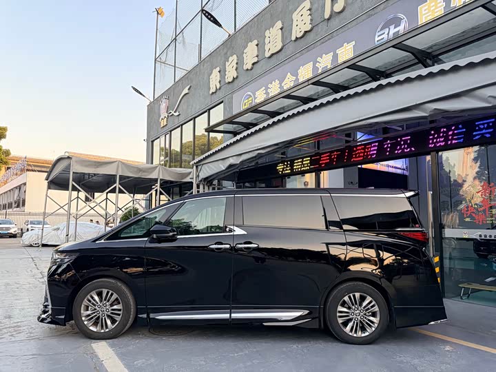 Фото 8 - Toyota Alphard