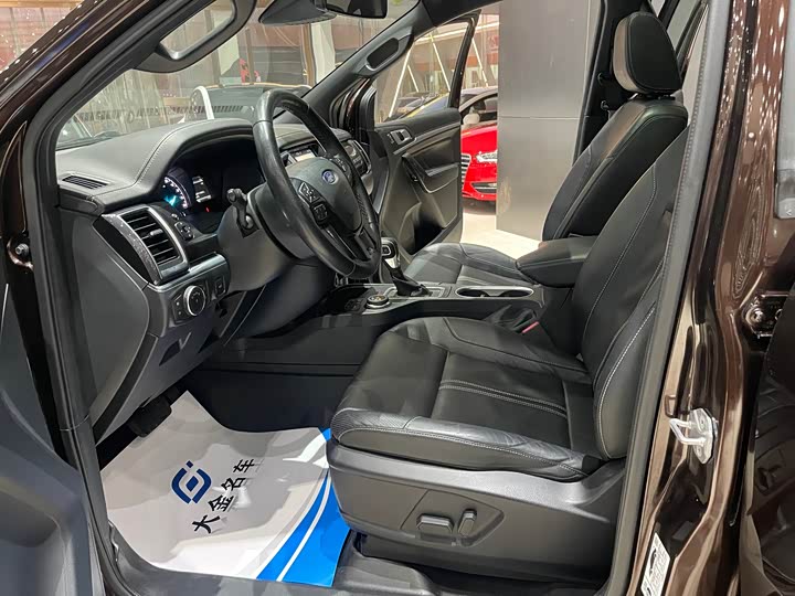 Фото 8 - Ford Everest