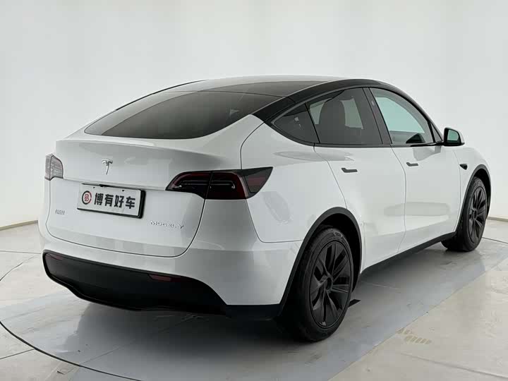 Фото 9 - Tesla Model Y