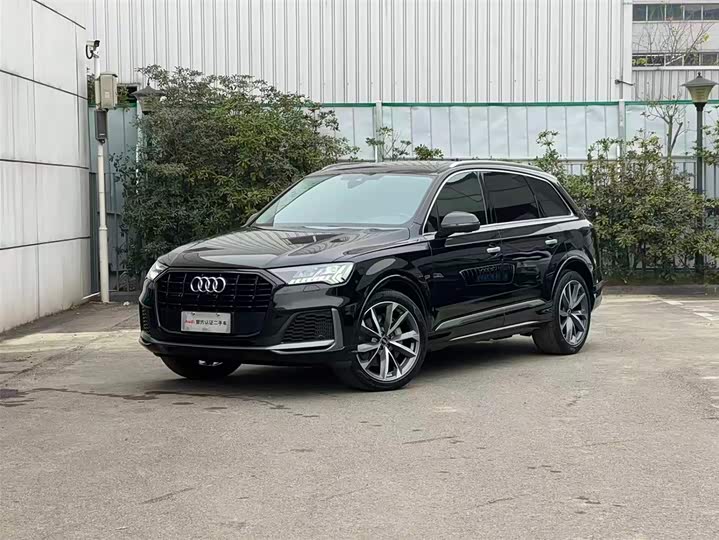 Фото 1 - Audi Q7