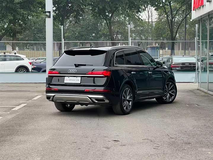 Фото 2 - Audi Q7