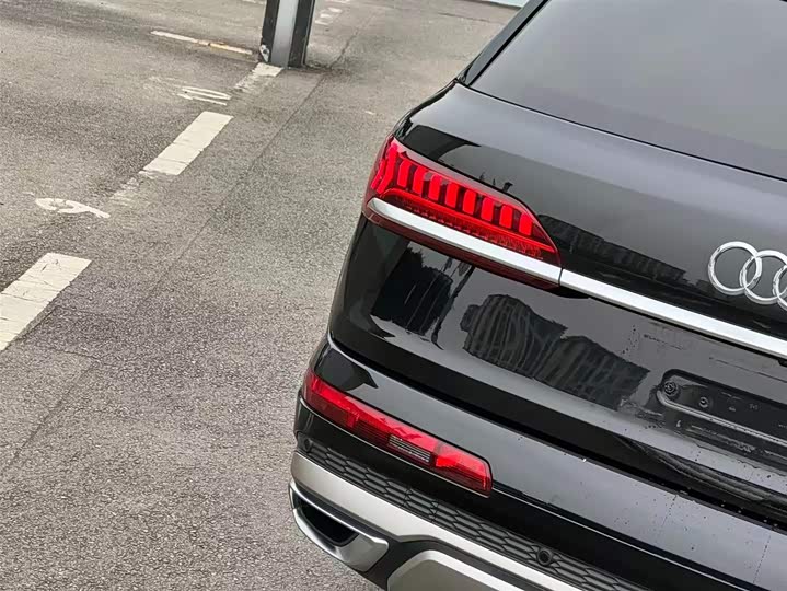 Фото 5 - Audi Q7