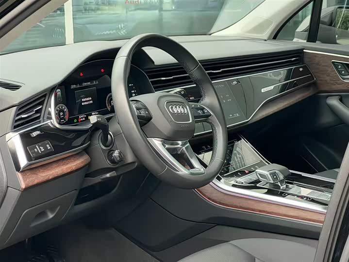 Фото 8 - Audi Q7