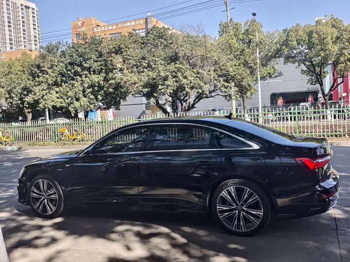 Фото 3 - Audi A6L
