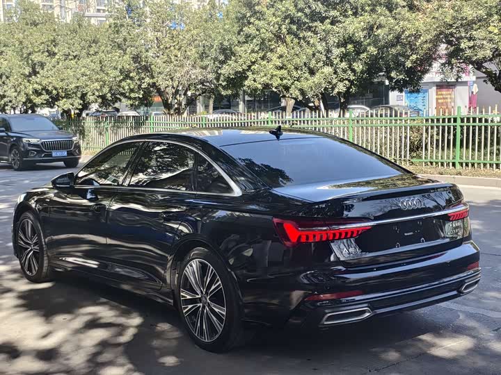 Фото 4 - Audi A6L