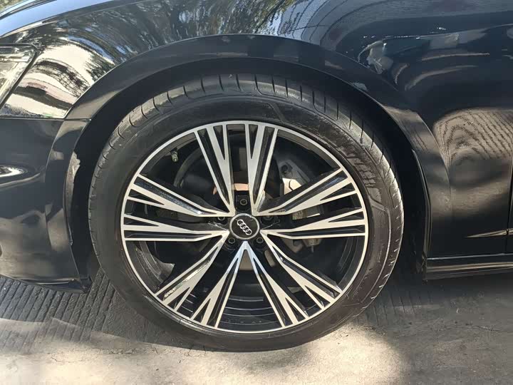 Фото 6 - Audi A6L