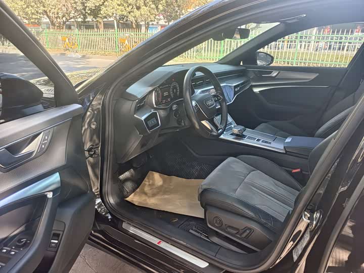 Фото 7 - Audi A6L