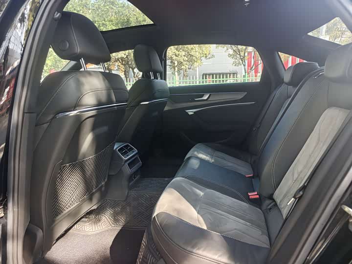 Фото 9 - Audi A6L