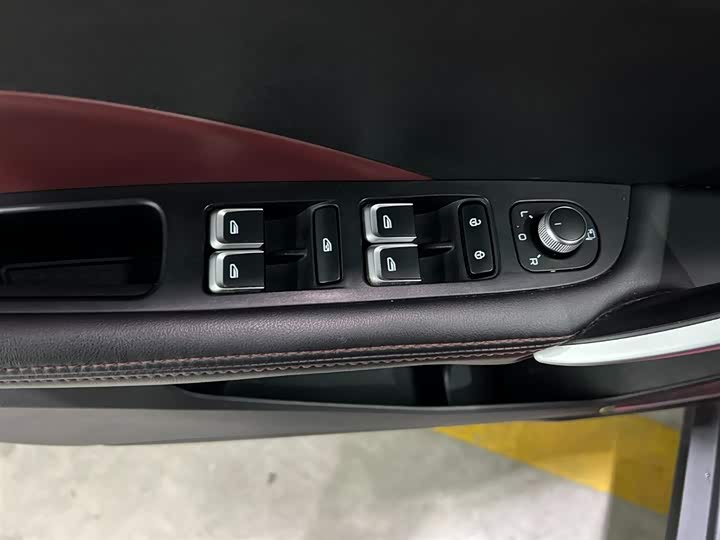 Фото 9 - Geely Coolray