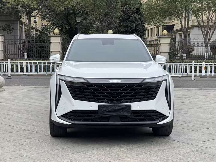 Фото 2 - Geely Atlas L