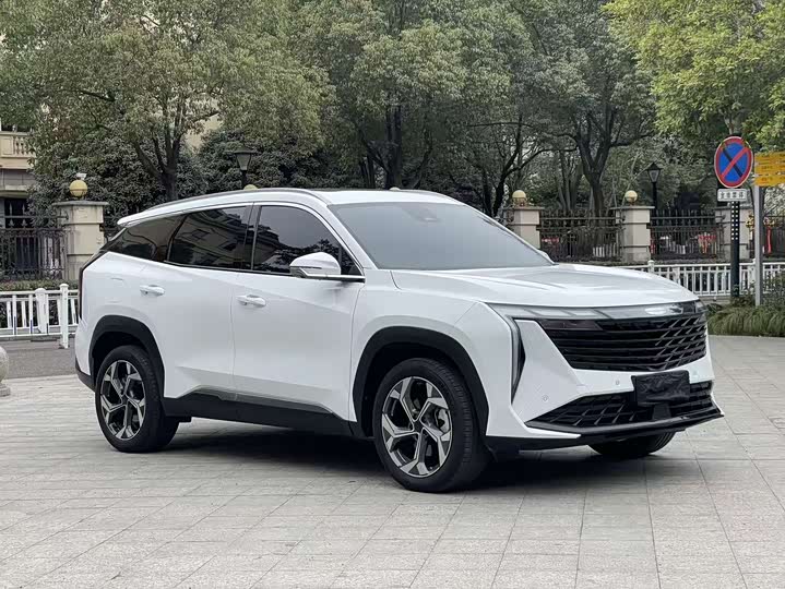 Фото 3 - Geely Atlas L