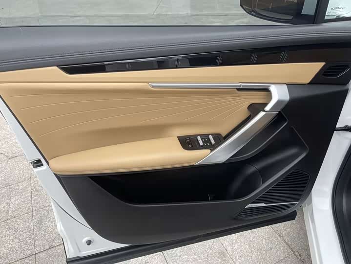 Фото 4 - Geely Atlas L