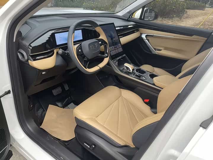 Фото 5 - Geely Atlas L