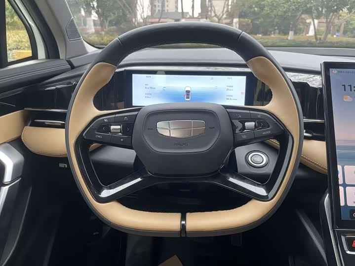 Фото 7 - Geely Atlas L