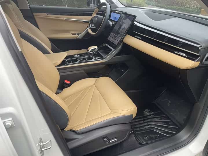 Фото 9 - Geely Atlas L