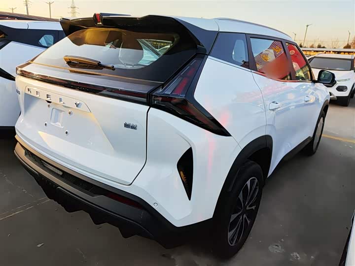 Фото 7 - Geely Atlas