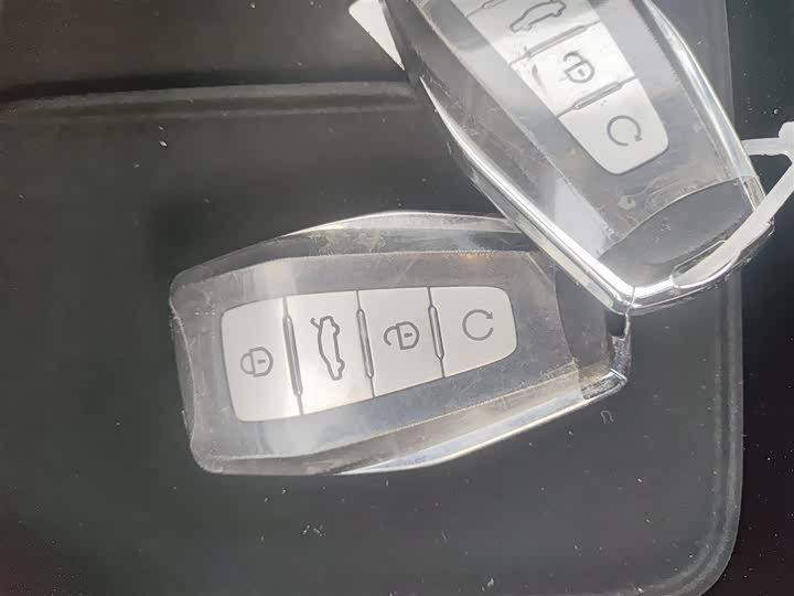 Фото 9 - Geely Atlas