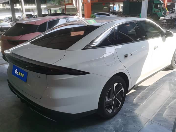 Фото 3 - Geely Galaxy L6