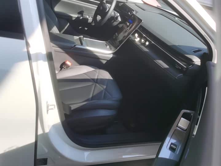 Фото 8 - Geely Galaxy L6