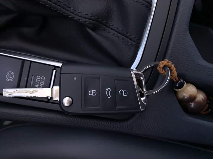 Фото 9 - Volkswagen Sagitar L