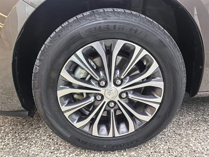 Фото 7 - Buick GL8 ES