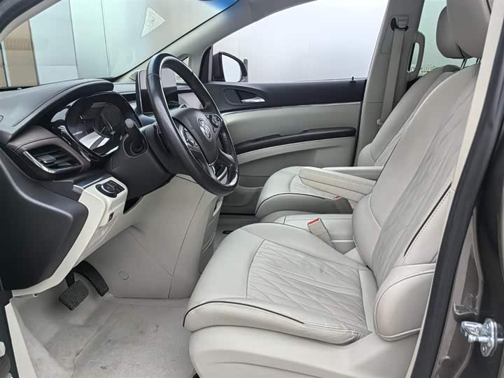 Фото 8 - Buick GL8 ES