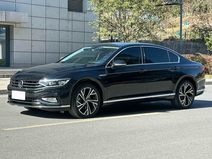 Фото 1 - Volkswagen Magotan